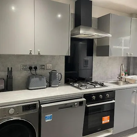 House Sleeps 6 With Garden And Parking Holiday home