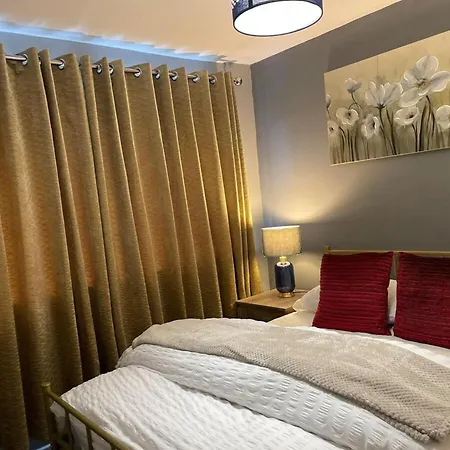 House Sleeps 6 With Garden And Parking Holiday home Leeds (West Yorkshire)