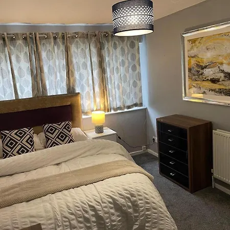 Holiday home House Sleeps 6 With Garden And Parking Leeds (West Yorkshire)