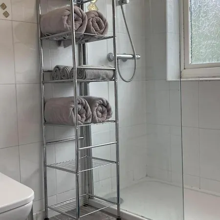 Holiday home House Sleeps 6 With Garden And Parking Leeds (West Yorkshire)